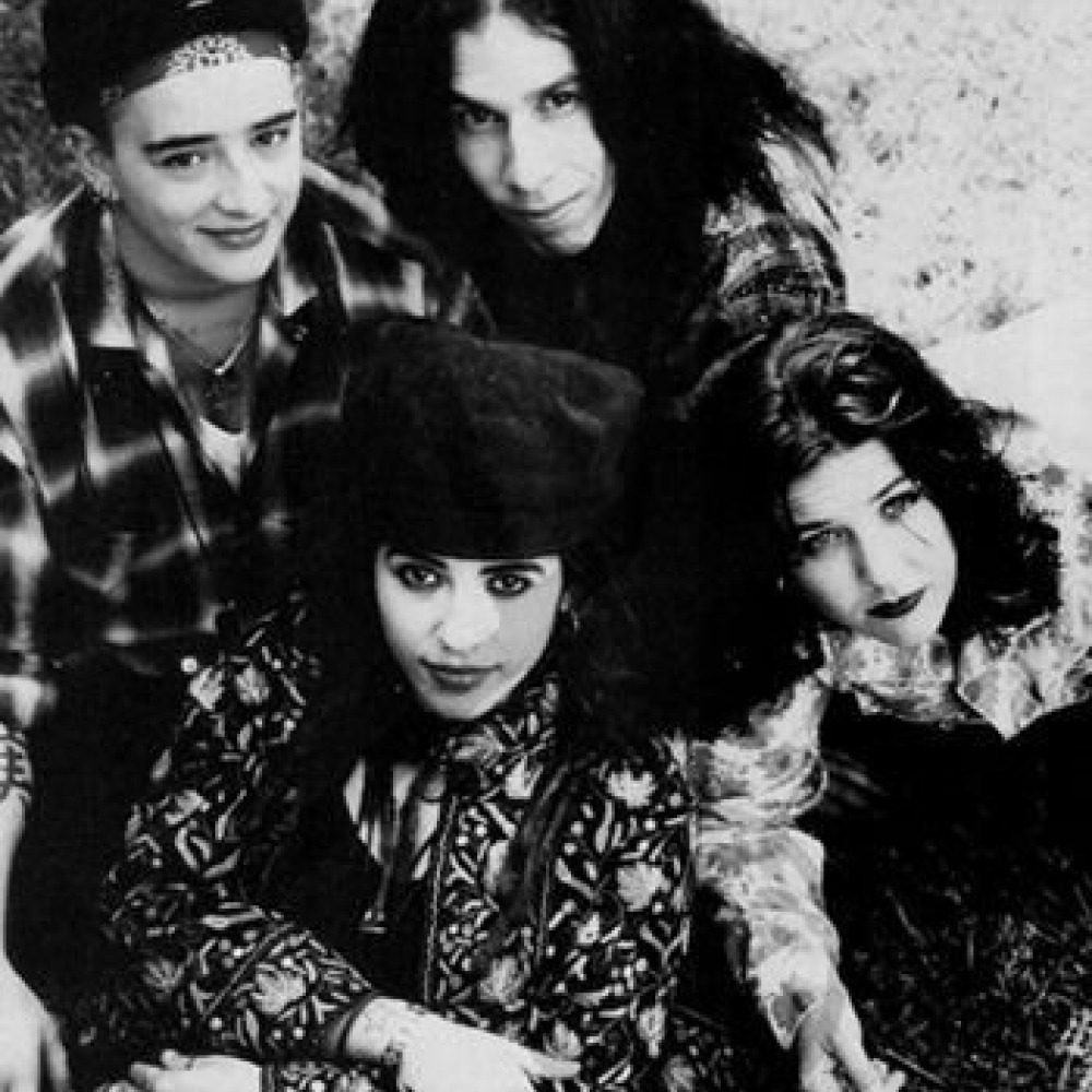 Non blondes what s up. Группа 4 non blondes. Группа 4 non blondes what's up. Солистка группы 4 non blondes.