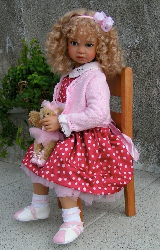 Хочу большие куклы. Куклы Анжелы Суттер. Куклы ангелы Суттер. Кукла Микаэла от Анжелы Суттер.